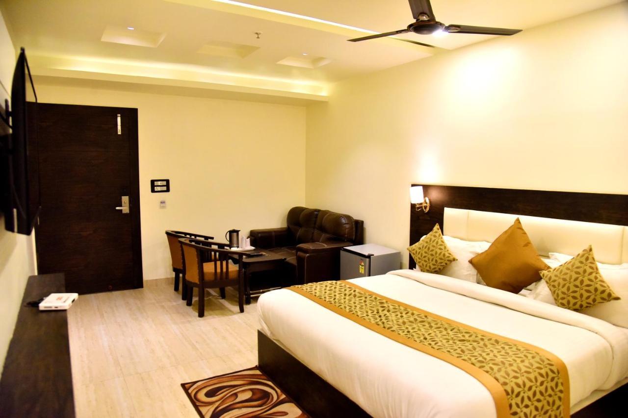 Hotel Vinayak Lucknow Zewnętrze zdjęcie